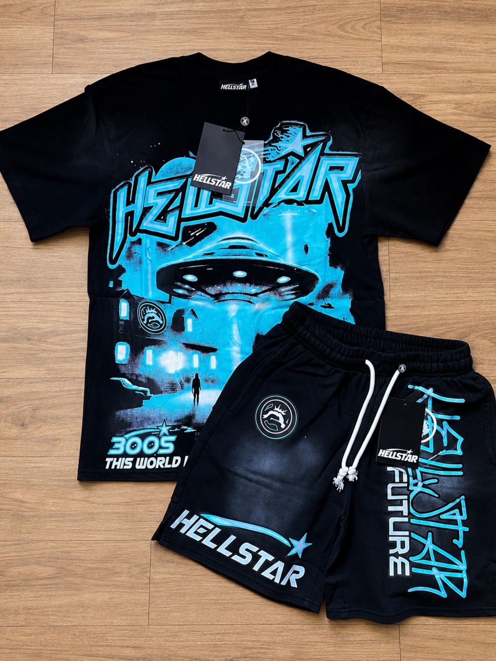 Hellstar Men's Black & Cyan Graphic Short Sleeve Tee